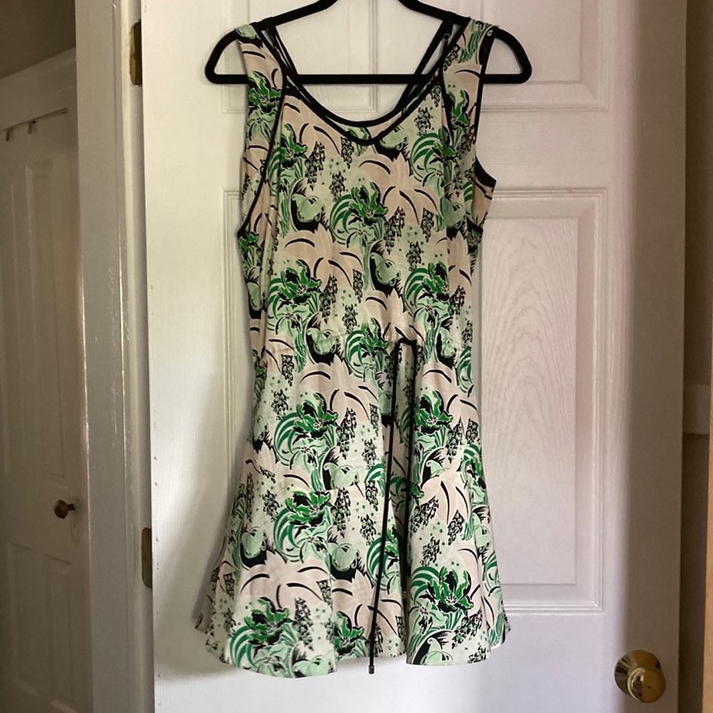 Adorable Veronica Beard summer dress in a tropical print.